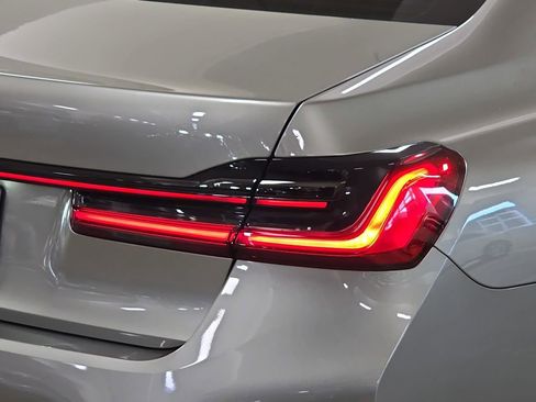 Used 2022 BMW 740i w/ M Sport Package image 33