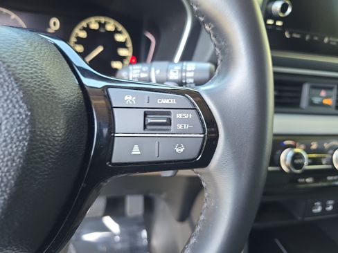Used 2025 Honda Pilot EX-L image 19