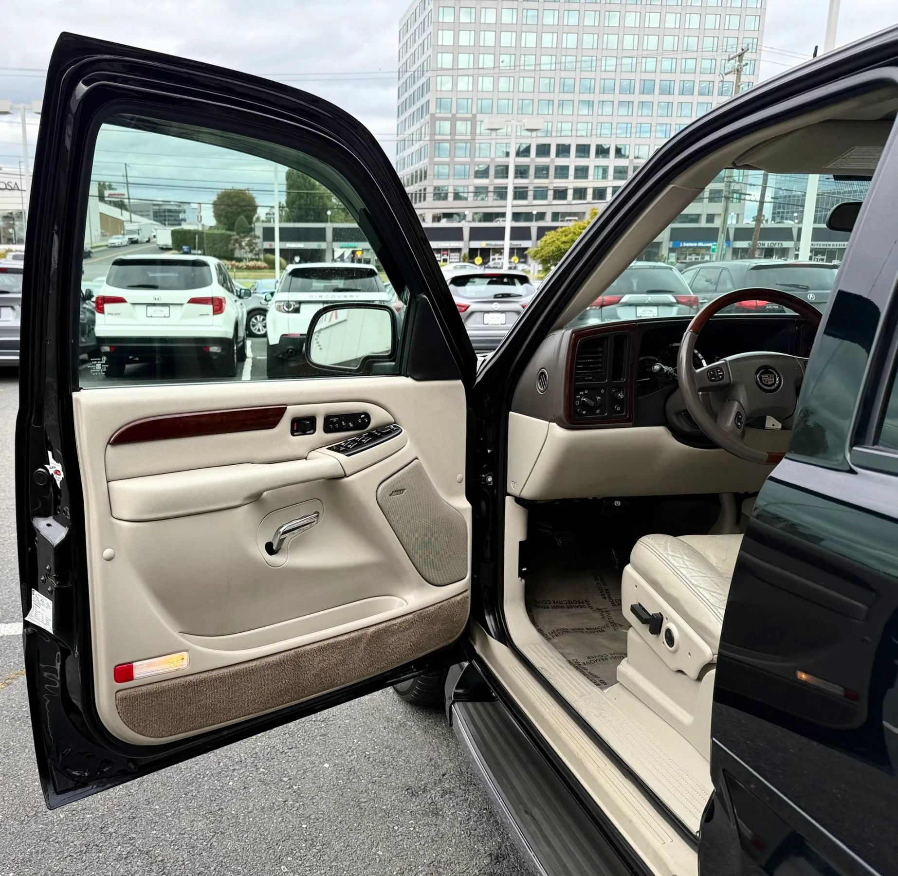 Used 2005 Cadillac Escalade AWD image 9