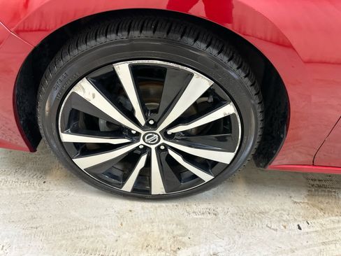 Used 2019 Nissan Altima 2.5 Platinum FWD image 12