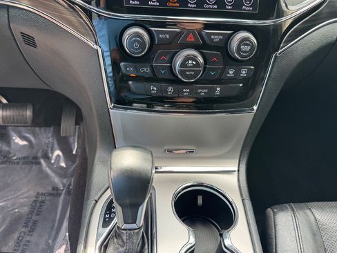 Used 2019 Jeep Grand Cherokee Limited w/ Luxury Group II AWD/4WD image 27