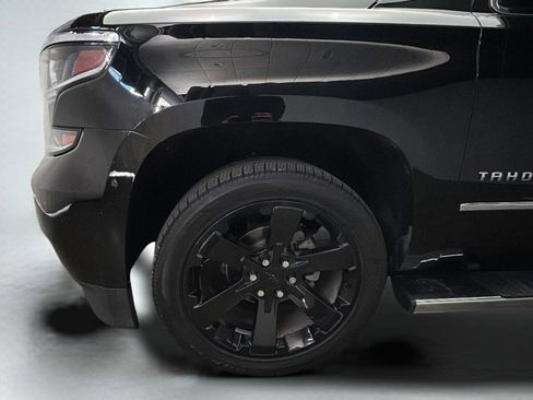 Used 2017 Chevrolet Tahoe LT w/ LT Signature Package image 3