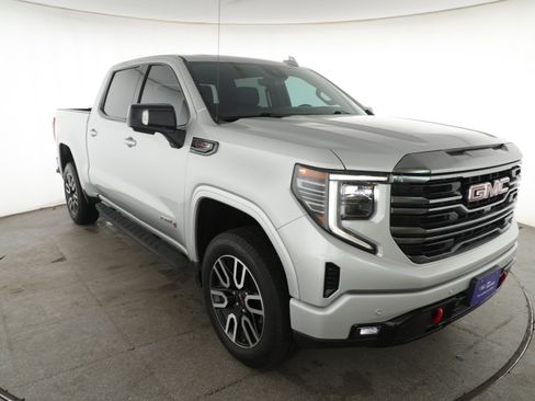 Used 2022 GMC Sierra 1500 AT4 AWD/4WD image 3