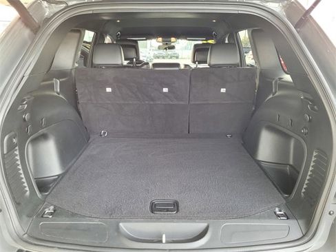 Certified 2021 Jeep Grand Cherokee Laredo X image 19