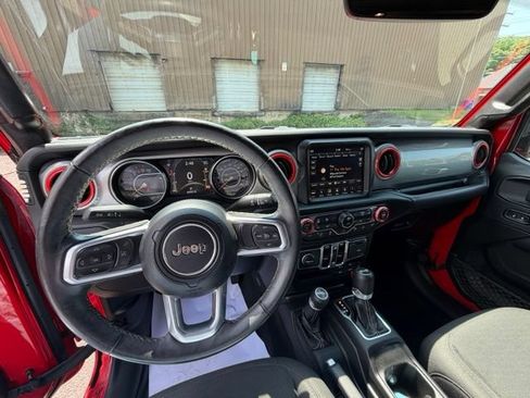 Used 2019 Jeep Wrangler Unlimited Sahara AWD/4WD image 18