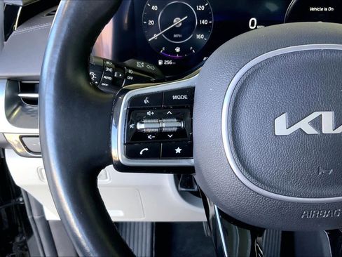 Used 2022 Kia Carnival SX Prestige image 23