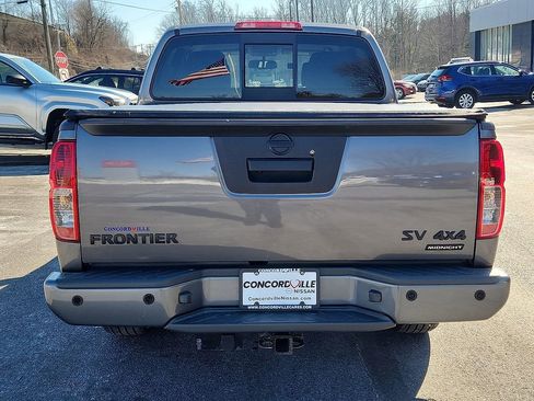 Used 2020 Nissan Frontier SV w/ Midnight Edition Floor Mats image 5