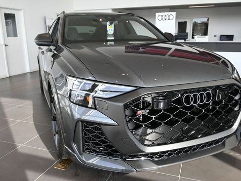 New 2026 Audi RS Q8 performance image 12