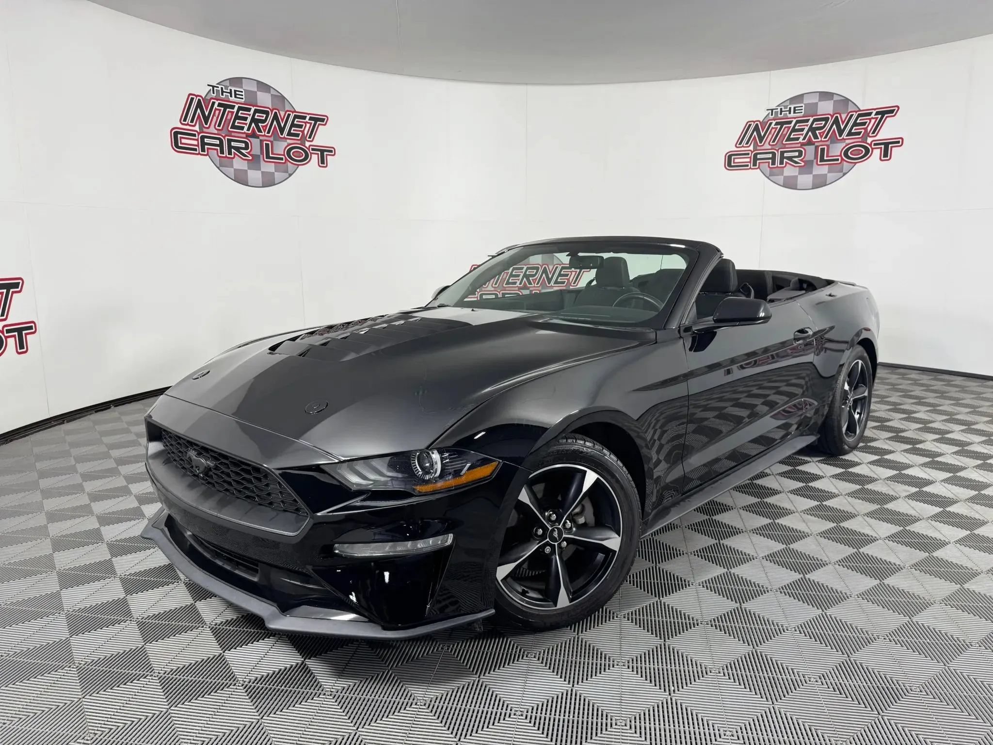 Used 2020 Ford Mustang Convertible w/ Equipment Group 101A RWD image 1