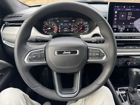 Used 2024 Jeep Compass Limited image 18