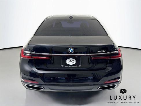 Used 2021 BMW 740i image 7