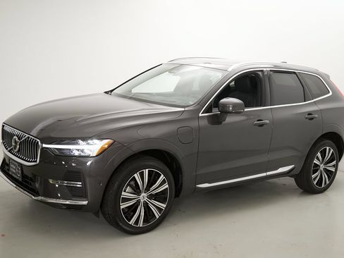 Certified 2023 Volvo XC60 T8 Ultimate w/ Climate Package AWD/4WD image 6