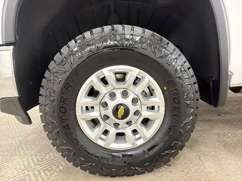 Used 2025 Chevrolet Silverado 2500 LT w/ Convenience Package AWD/4WD image 13