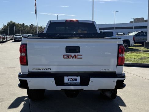 Used 2017 GMC Sierra 2500 Denali w/ Duramax Plus Package image 6