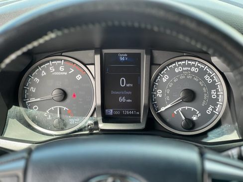 Used 2017 Toyota Tacoma TRD Off-Road AWD/4WD image 14