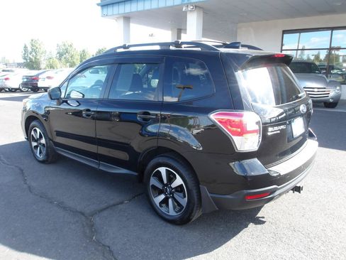 Used 2017 Subaru Forester 2.5i Premium AWD/4WD image 3