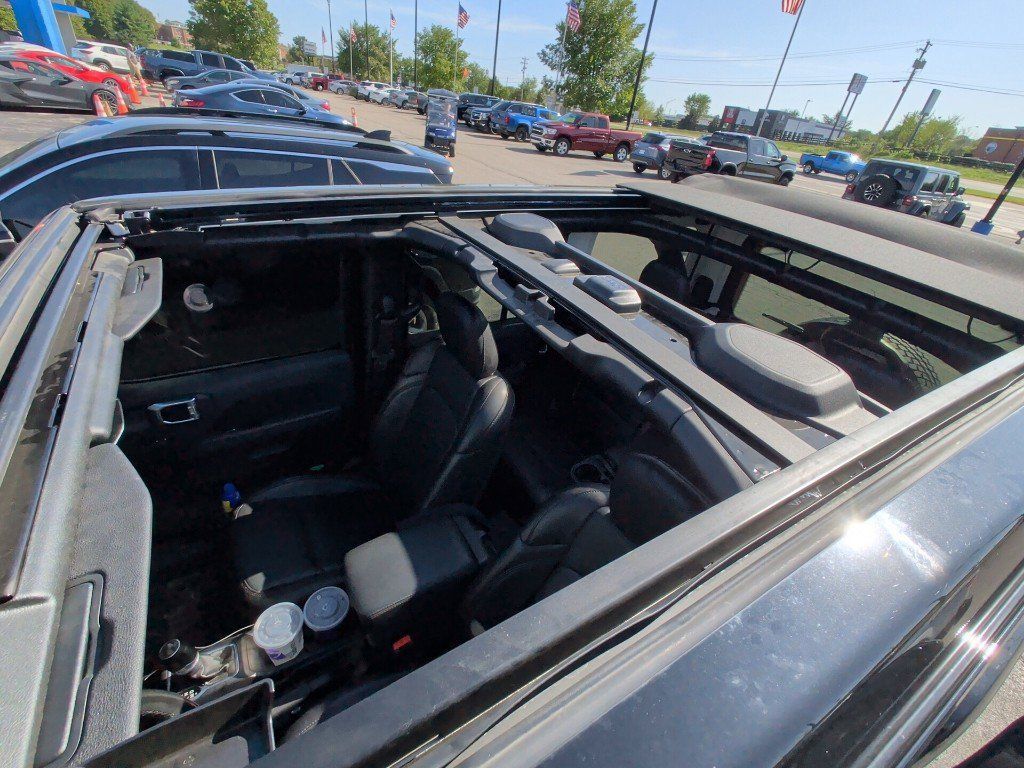 Used 2023 Jeep Wrangler Unlimited Sahara AWD/4WD image 13