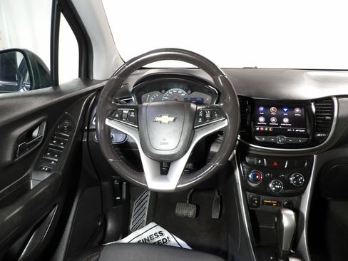 Used 2020 Chevrolet Trax LT w/ LT Convenience Package FWD image 11