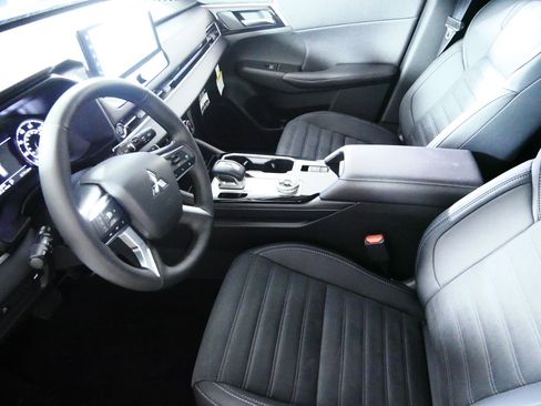 New 2026 Mitsubishi Outlander SE AWD/4WD image 4