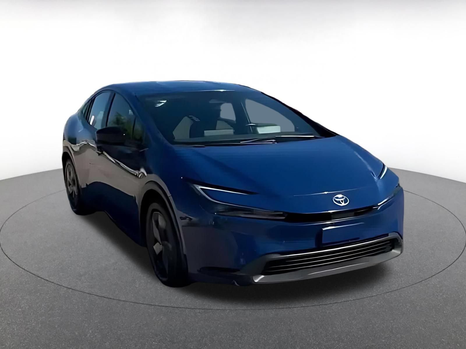 Used 2023 Toyota Prius LE FWD image 3