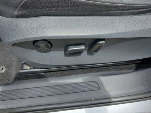 Used 2024 Volkswagen Tiguan SE FWD image 22