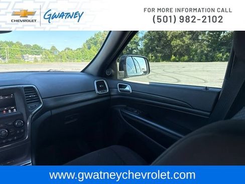 Used 2019 Jeep Grand Cherokee Laredo AWD/4WD image 26
