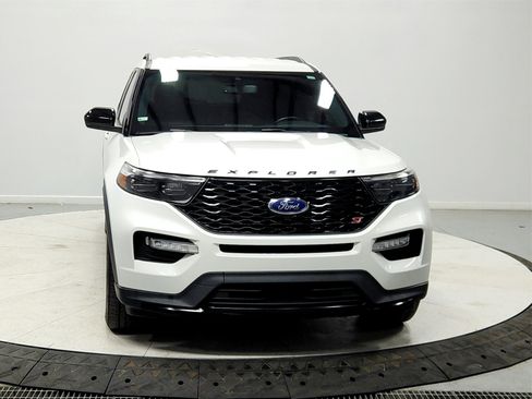 Used 2022 Ford Explorer ST image 2