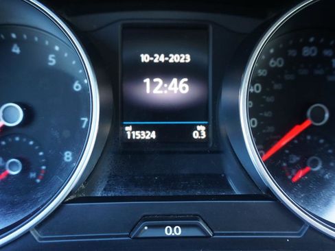 Used 2018 Volkswagen Tiguan SE FWD image 11