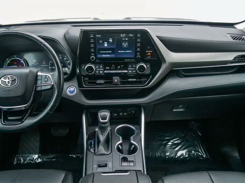 Used 2021 Toyota Highlander XLE image 11