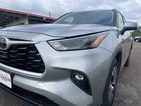 Used 2024 Toyota Highlander XLE image 9