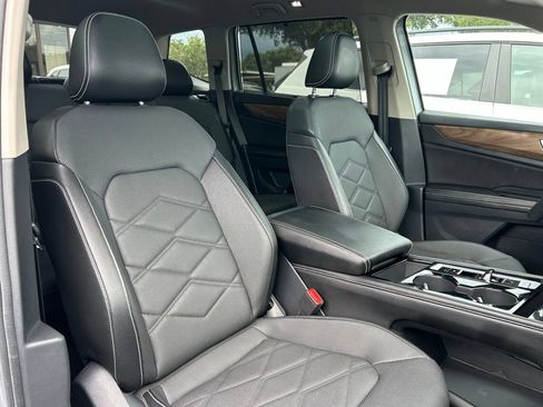 Used 2024 Volkswagen Atlas SE AWD/4WD image 44