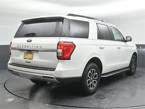 Certified 2023 Ford Expedition XLT image 3