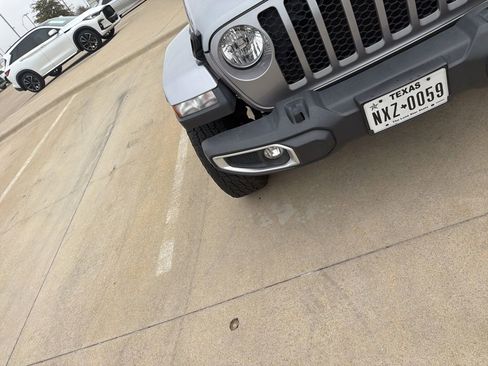 Used 2021 Jeep Gladiator Sport image 7