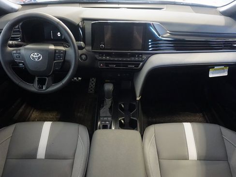 Used 2025 Toyota Camry SE w/ Convenience Package image 24