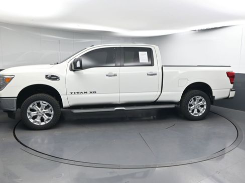 Used 2019 Nissan Titan SV w/ SV Convenience Package AWD/4WD image 4