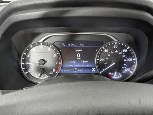 Used 2022 Nissan Titan S image 23