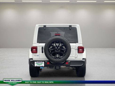 Used 2022 Jeep Wrangler Unlimited Sahara w/ Cold Weather Group image 4