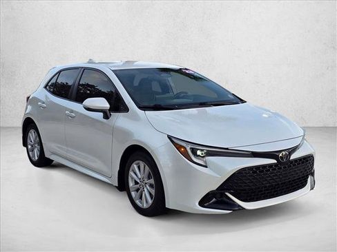 Used 2023 Toyota Corolla SE FWD image 3