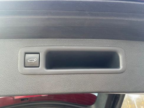 Used 2022 Toyota Highlander XLE image 31