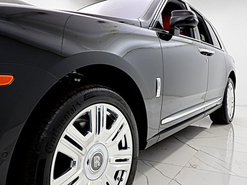 Used 2022 Rolls-Royce Cullinan AWD/4WD image 22