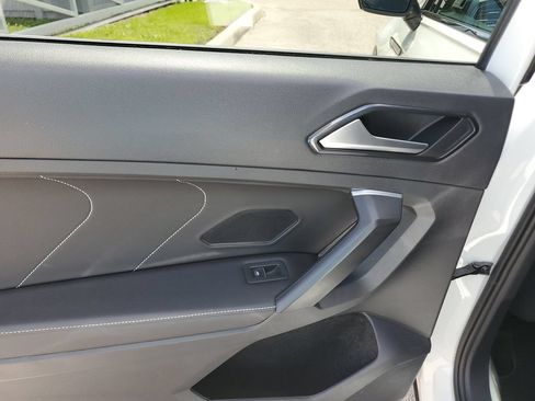 Certified 2023 Volkswagen Tiguan SE FWD image 18