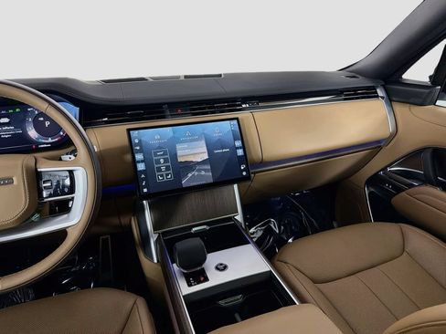 Used 2025 Land Rover Range Rover SE AWD/4WD image 25