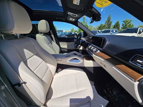 Used 2024 Mercedes-Benz GLS 450 4MATIC image 11