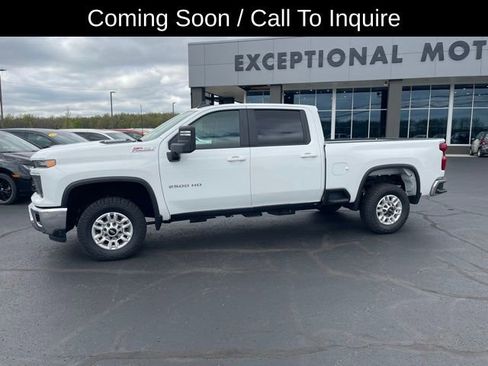 Used 2024 Chevrolet Silverado 2500 LT w/ Convenience Package AWD/4WD image 2