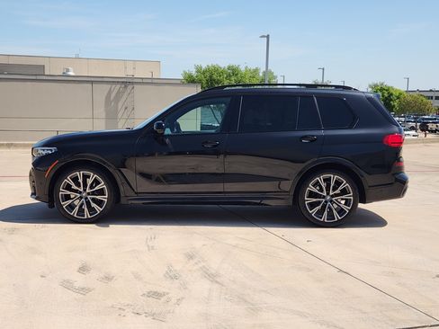 Used 2022 BMW X7 xDrive40i w/ M Sport Package AWD/4WD image 3