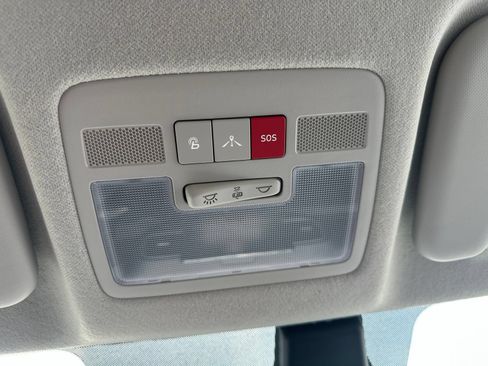 Used 2025 Hyundai Venue Limited FWD image 64