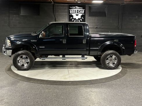 Used 2005 Ford F350 Lariat image 2