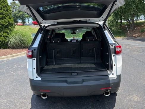Used 2021 Chevrolet Traverse LT w/ LT Premium Package FWD image 5