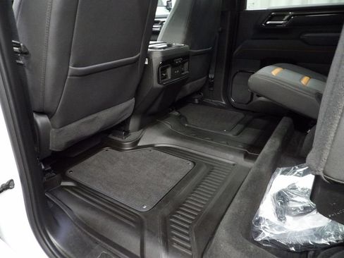 Used 2025 GMC Sierra 2500 AT4 w/ Technology Package AWD/4WD image 63