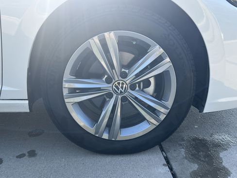Used 2024 Volkswagen Jetta SE FWD image 11